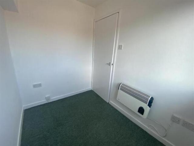 Flat for rent in South Lane, West Yorkshire