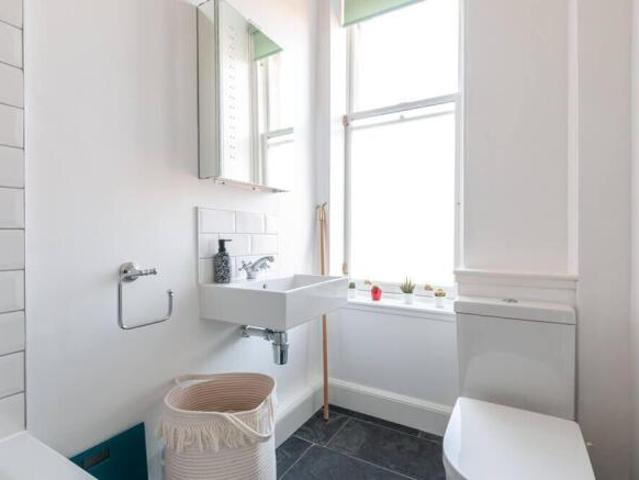 Flat for rent in Comely Bank, Craigleith