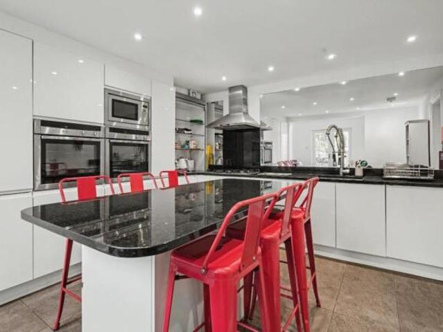 Flat for rent in Robin Hood, The Slade