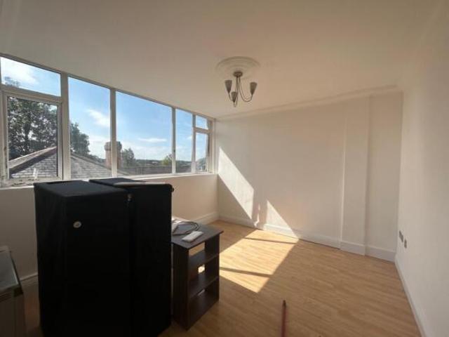 Flat for rent in Warley, Brentwood