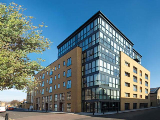 Flat for rent in Cat Hill