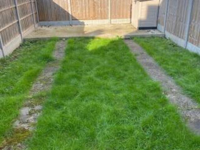Flat for rent in Cat Hill, England