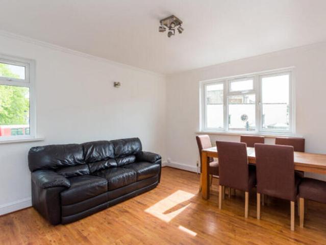 Flat for rent in Cat Hill