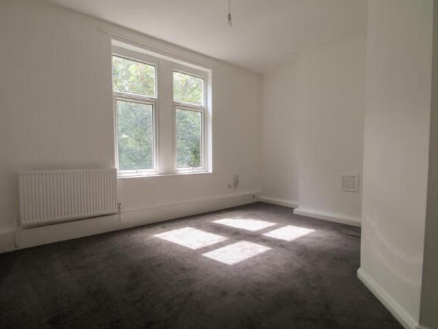 Flat for rent in Churwell, West Yorkshire