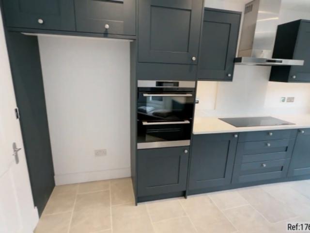 Flat for rent in Cat Hill, England