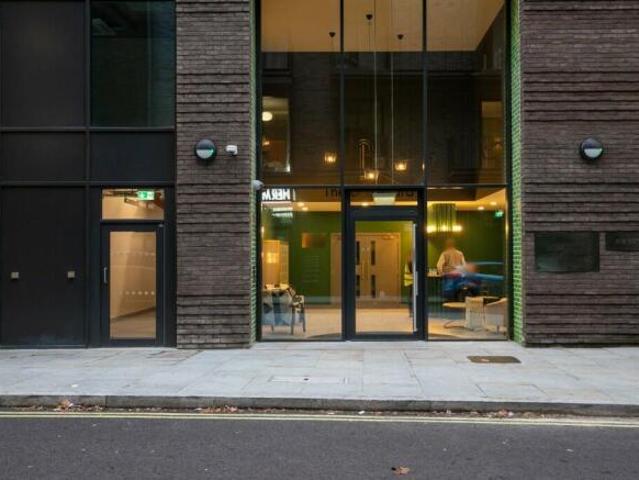 Flat for rent in Cat Hill, England