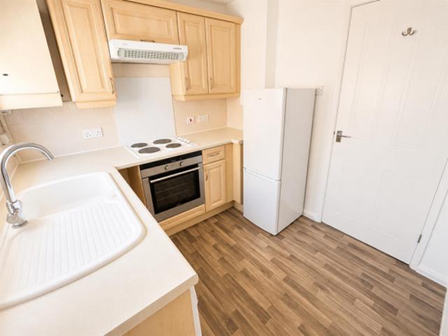 Flat for rent in Navestock Side