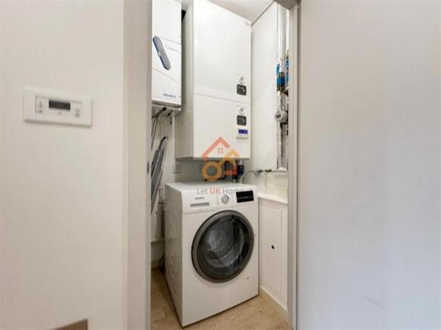 Flat for rent in Cat Hill, England