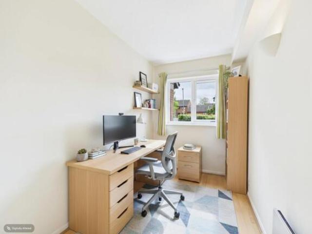 Flat for rent in Tooting Graveney, Greater London