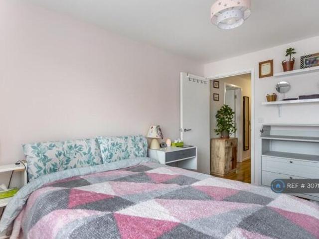 Flat for rent in Cat Hill, England