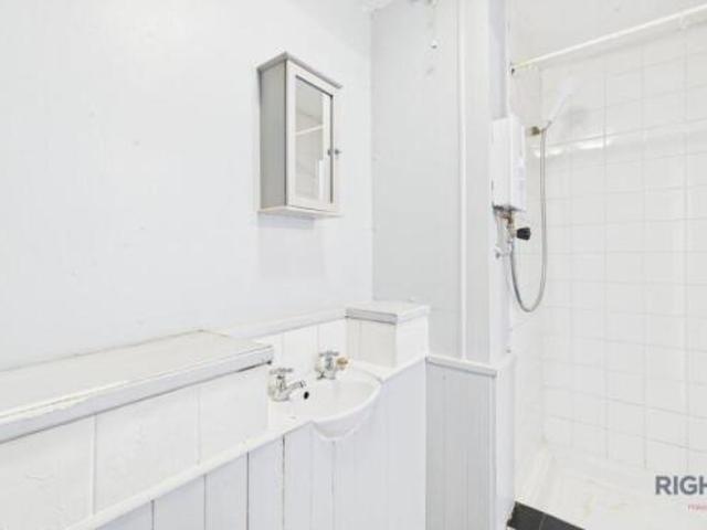 Flat for rent in Low Moor, West Yorkshire