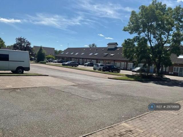 Flat for rent in Five Acres, Hertfordshire