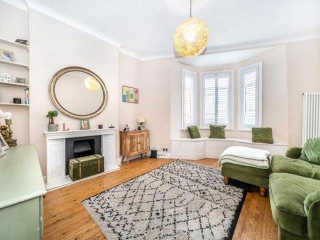 Flat for rent in Acton, Greater London