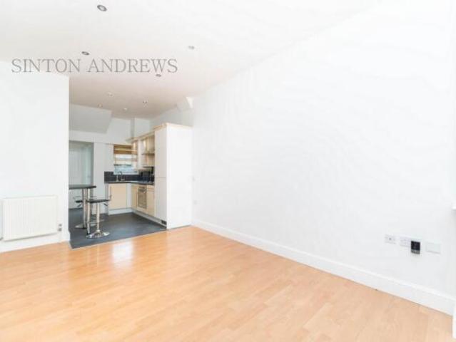 Flat for rent in Chiswick, Greater London