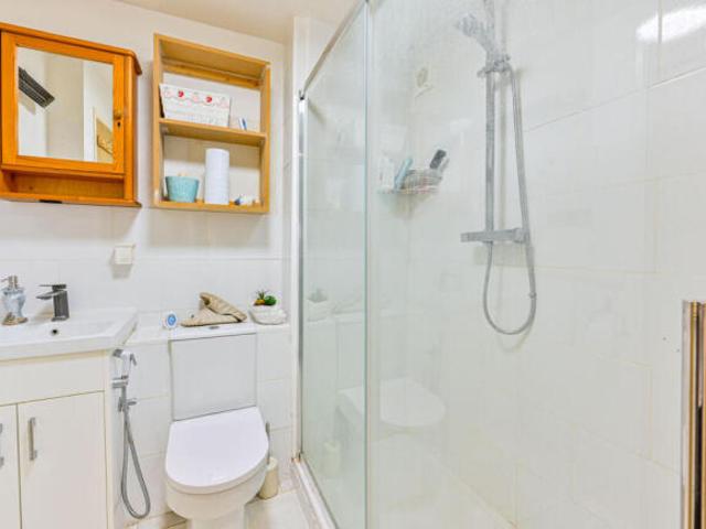 Flat for rent in Acton, Greater London