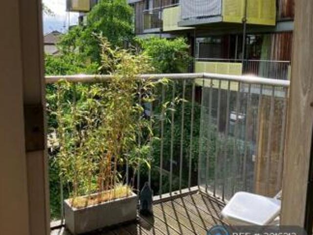 Flat for rent in Cat Hill