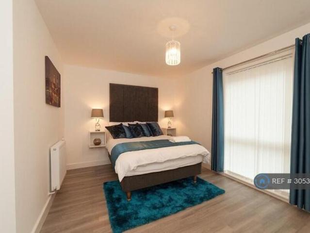 Flat for rent in Cat Hill, England