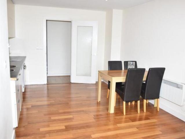 Flat for rent in Newport, Cymru / Wales