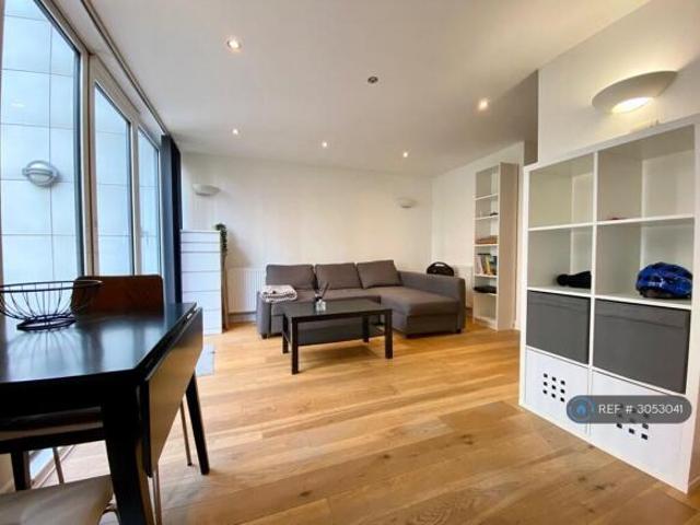 Flat for rent in Cat Hill