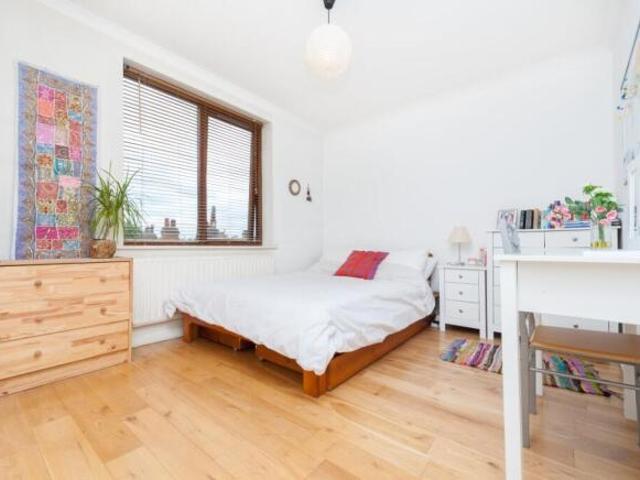 Flat for rent in South Lane, West Yorkshire