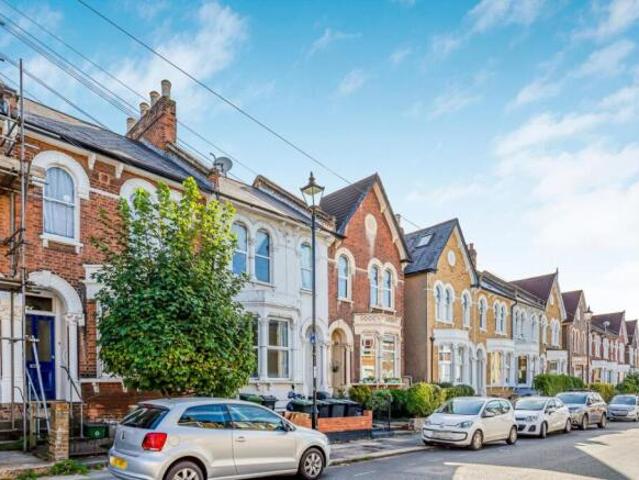 Flat for rent in Cat Hill