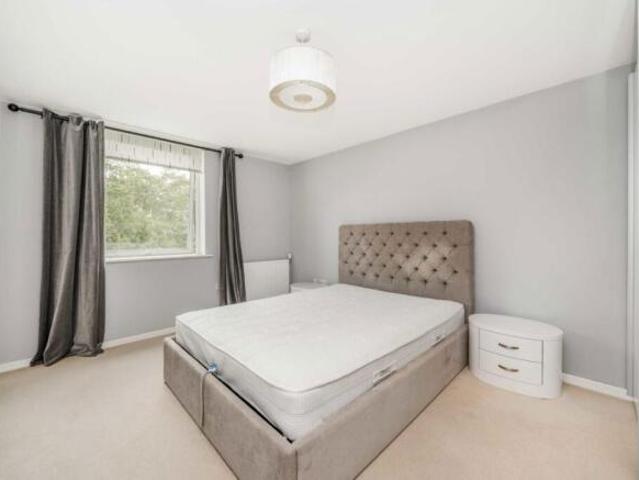 Flat for rent in Acton, Greater London