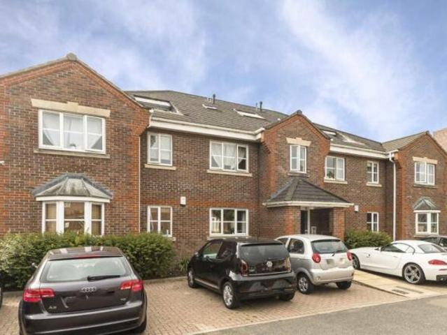 Flat for rent in Acton, Greater London
