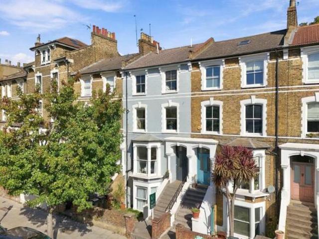 Flat for rent in Cat Hill