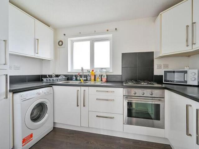 Flat for rent in Grove Park, Isle Of Man