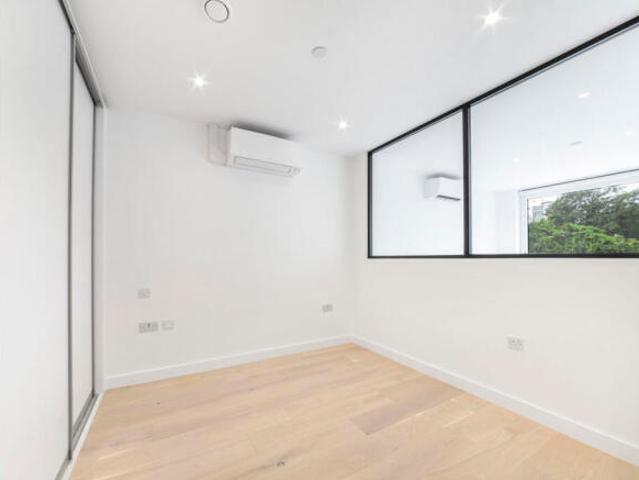 Flat for rent in Brentford End, Greater London