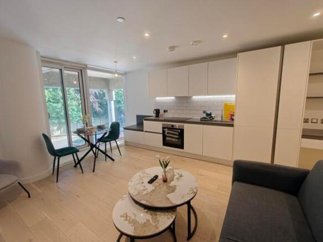 Flat for rent in Brentford End, Greater London