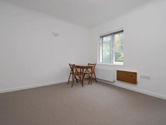Flat for rent in Cat Hill