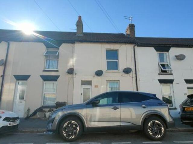 Flat for rent in Brompton, Gillingham
