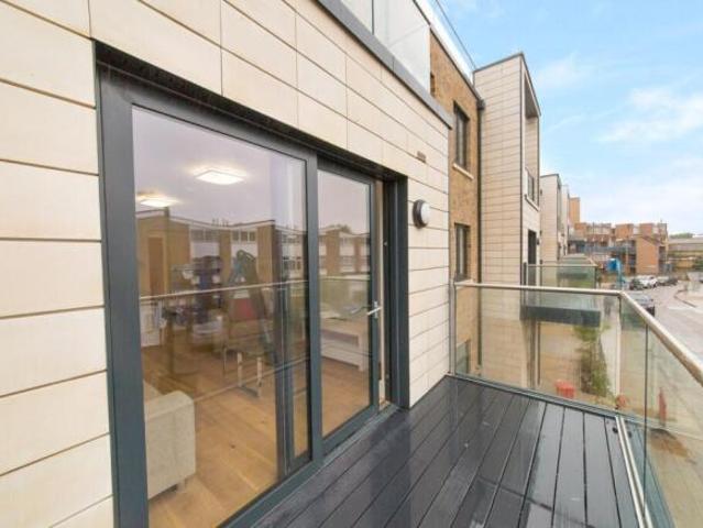 Flat for rent in Cat Hill