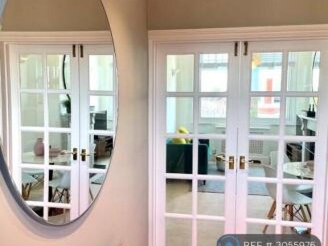 Flat for rent in Cat Hill, England