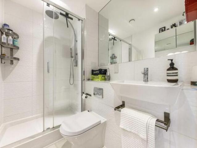 Flat for rent in South Hackney, Greater London