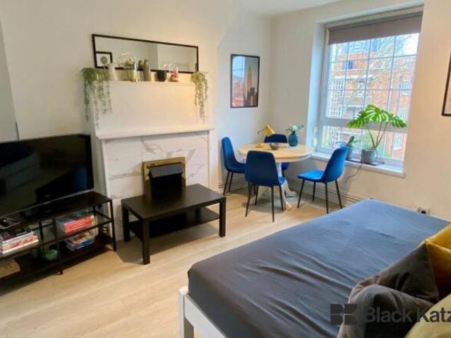 Flat for rent in South Lane, West Yorkshire