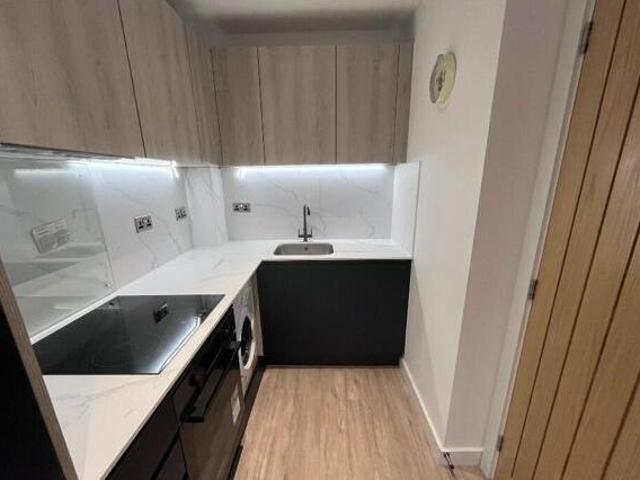 House for rent in Heol-las, Surrey