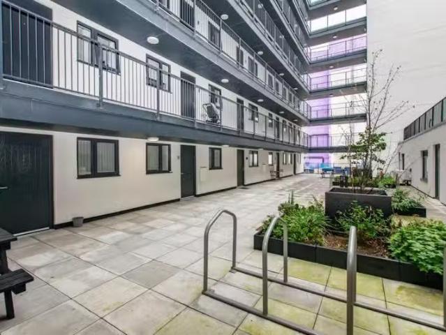 House for rent in Calderstones