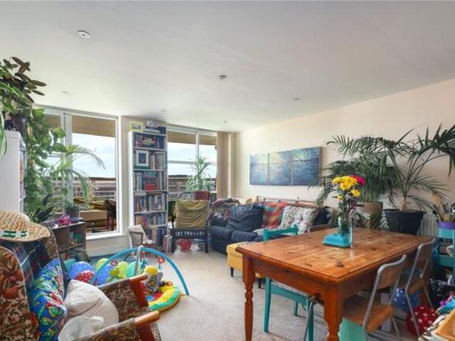 Flat for rent in Cat Hill, England