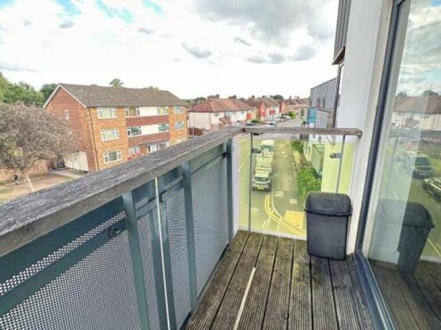 Flat for rent in Carshalton, Greater London