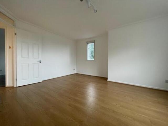 Flat for rent in Cat Hill