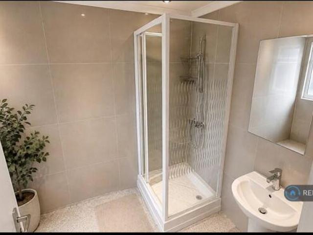 Flat for rent in Cat Hill