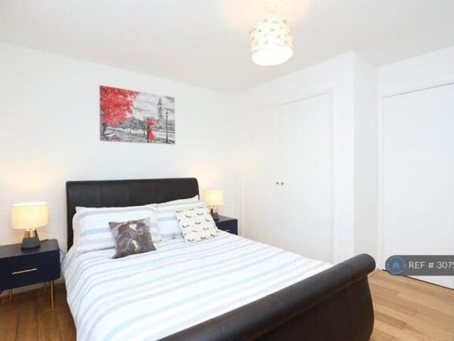 Flat for rent in Cat Hill, England