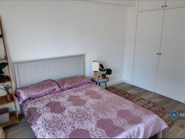 Flat for rent in Beddington, Greater London
