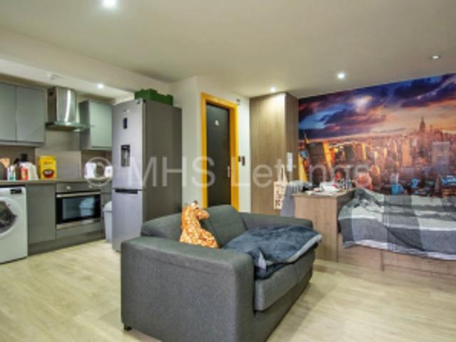 Studio for rent in Burley, Leeds