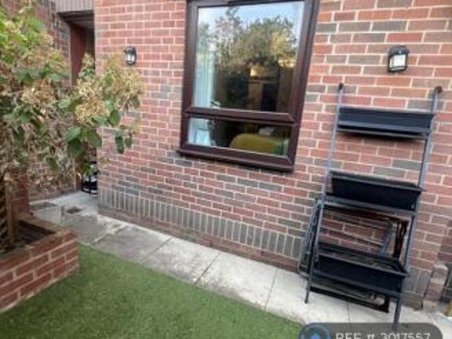 Flat for rent in Cat Hill