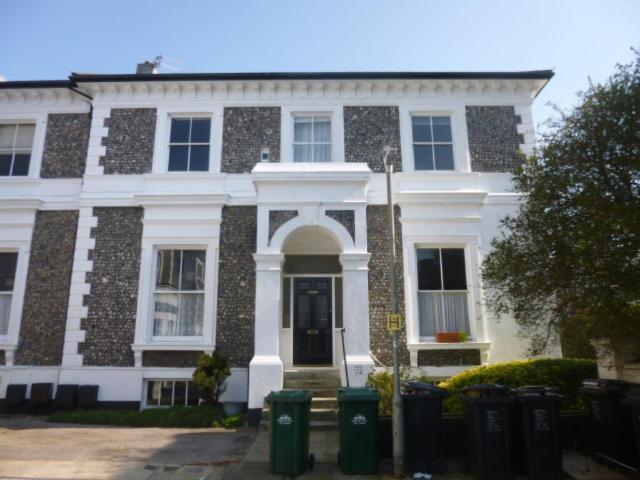 Flat for rent in Belmont