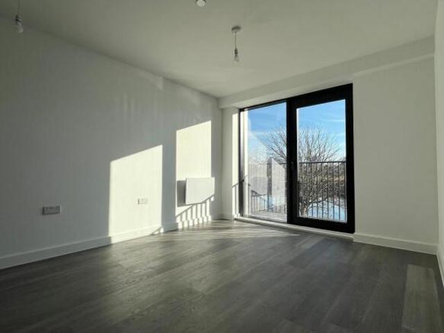 Flat for rent in South Lane, West Yorkshire
