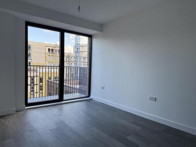 Flat for rent in South Lane, West Yorkshire